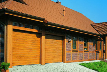 Teckentrup CarTeck GSW 40 sectional door - golden oak